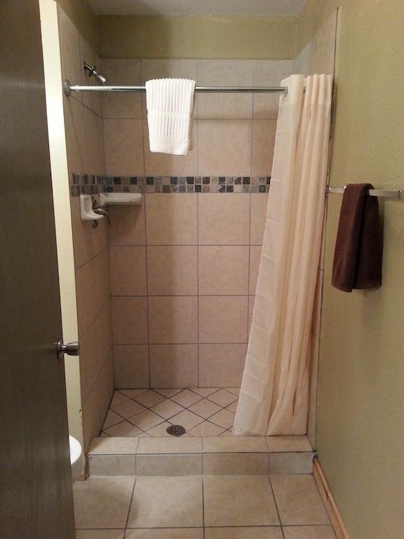 Knights Inn Pearsall Стая снимка