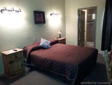 Knights Inn Pearsall Екстериор снимка