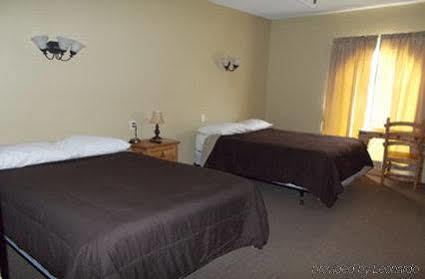 Knights Inn Pearsall Екстериор снимка